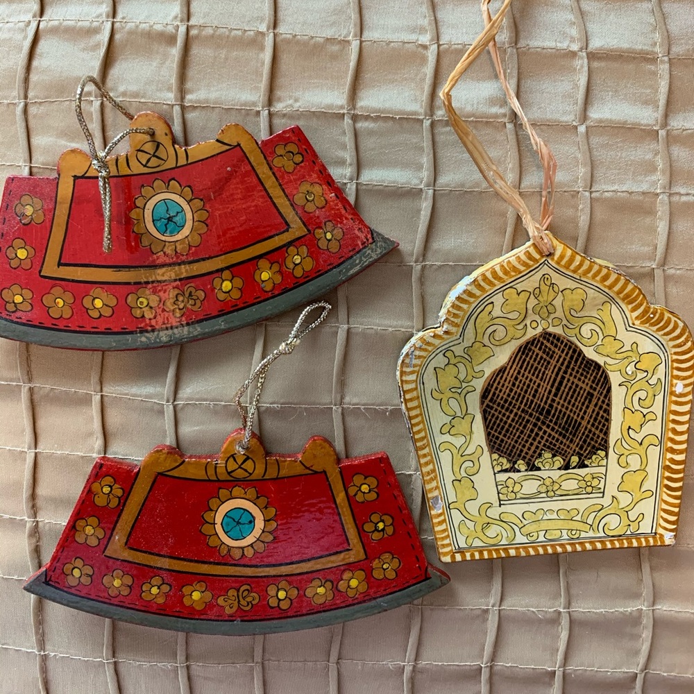❣️ {BUY IT NOW} $8 set of 3 ornaments from India